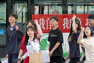 科尔：TJD和卢尼都会上场 会根据比赛的进行调整他们出场时间